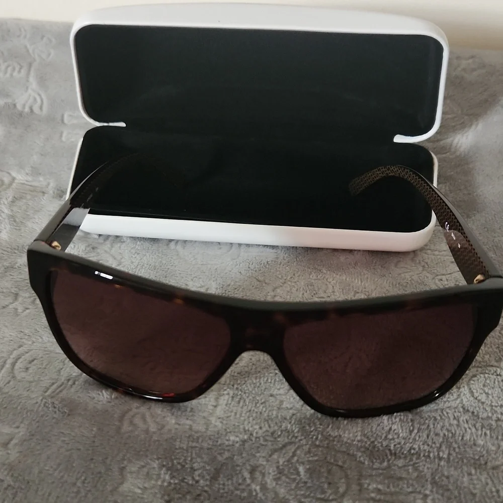 Nine West Unisex Sunglasses brown with hard case